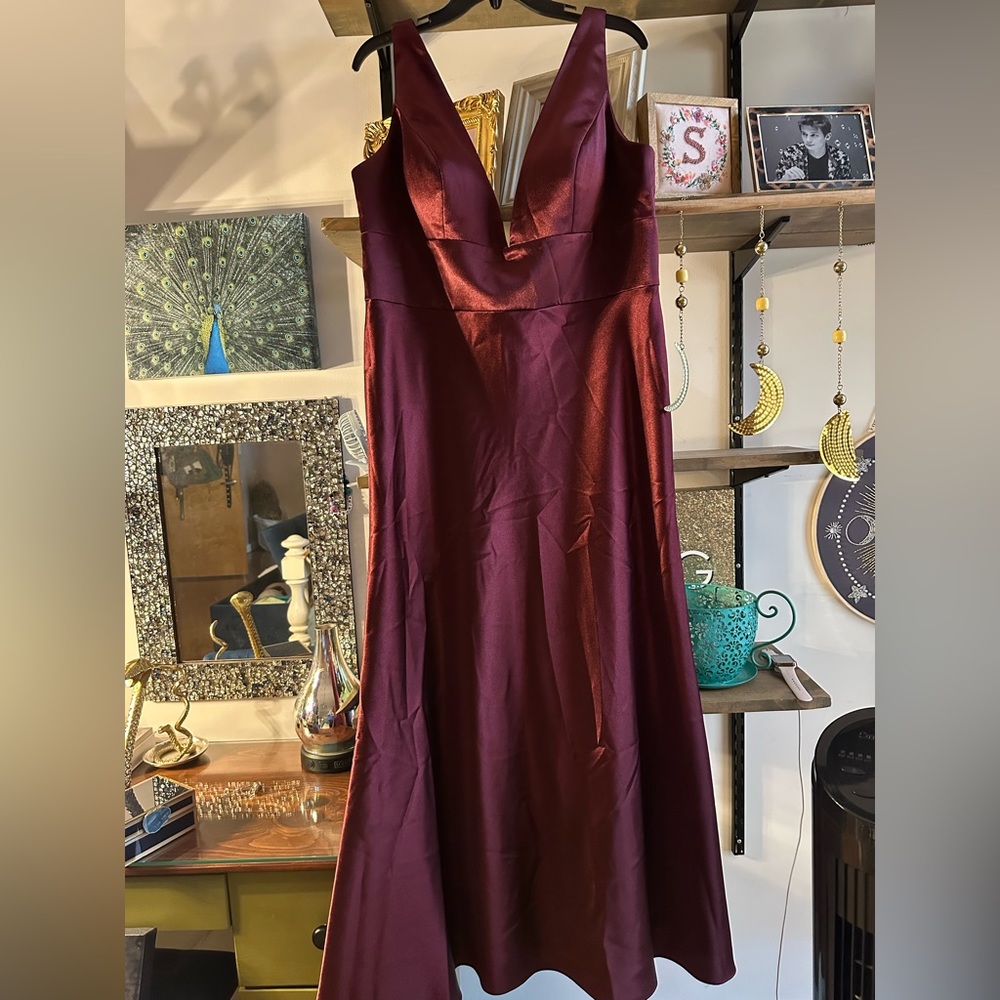 Long Women’s Gown/Bridesmaids Dress